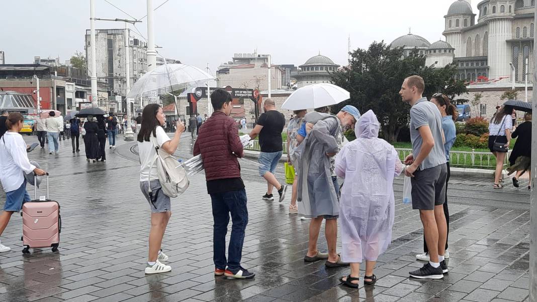 İstanbul’a sadece 5 dakika yetti! Meteoroloji uyarı üstüne uyarı yapmıştı 32